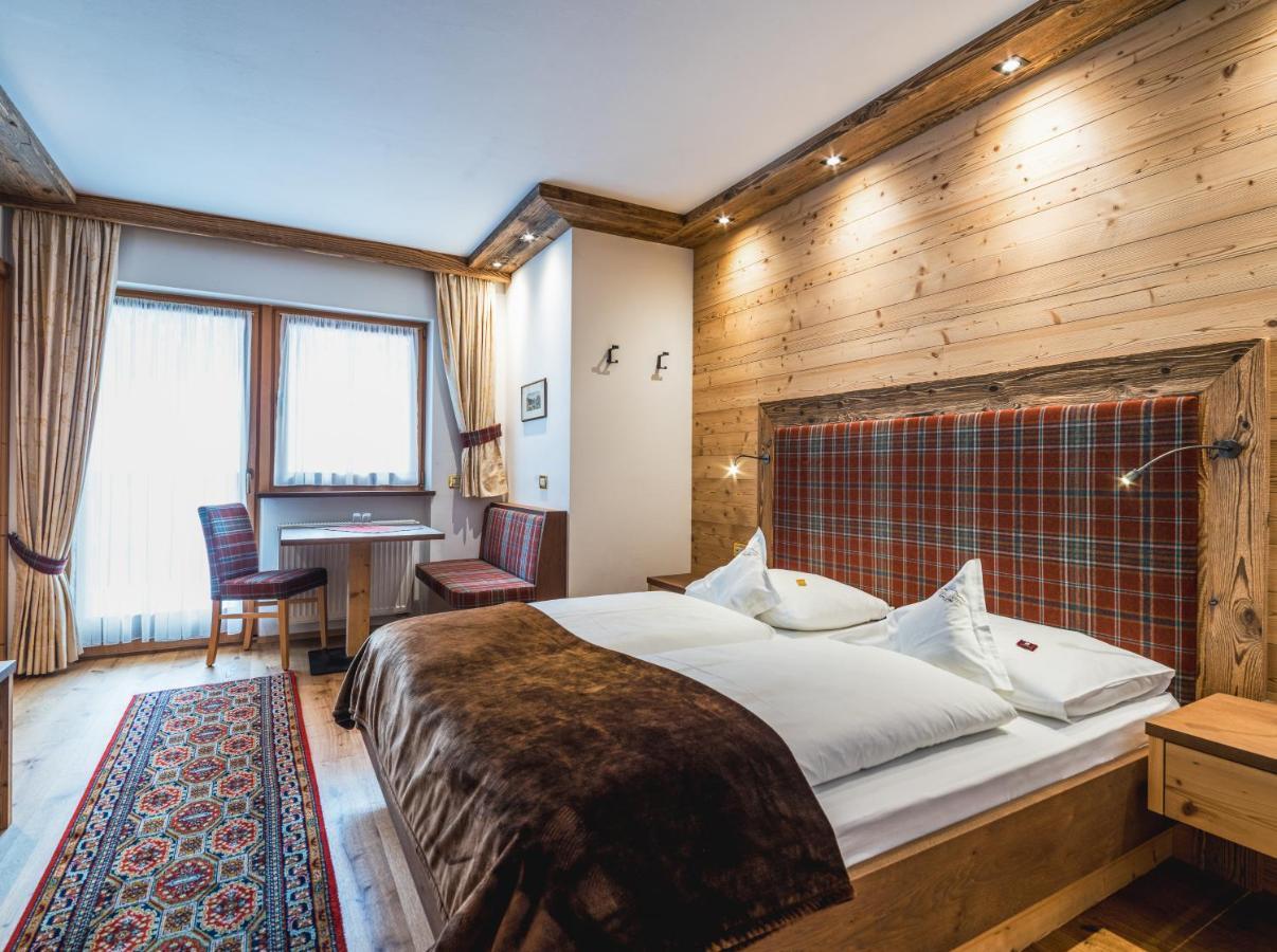 Garni Hotel Rosengarten B&B Selva di Val Gardena Exteriér fotografie